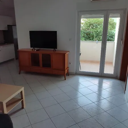 Luka Apartment *